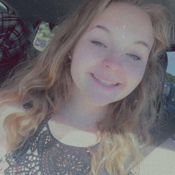 Profile Picture of Abbee Johnson (@abbeejohnson) on Poshmark