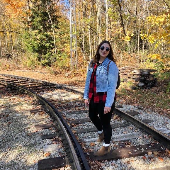 Jessica Okorn - Poshmark Profile Picture of Jessica Okorn (@jessicaokorn) on Poshmark