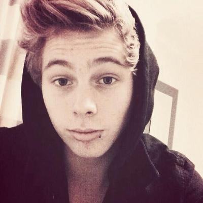 Profile Picture of Luke Robert Hemmings (@LukeyRobert) on Twitter