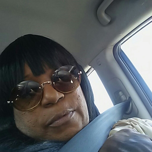 Profile Picture of Gwendolyn Colmes (@colmesgw) on Poshmark