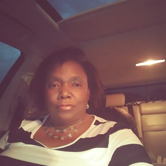 Profile Picture of Donna Evans (@donty914) on Poshmark