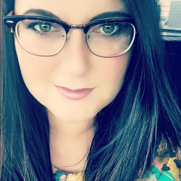 Profile Picture of Brooke Bohlken (@brooke_bea) on Poshmark