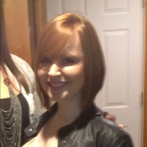 Profile Picture of Julia Mclinden (@juliaem) on Poshmark