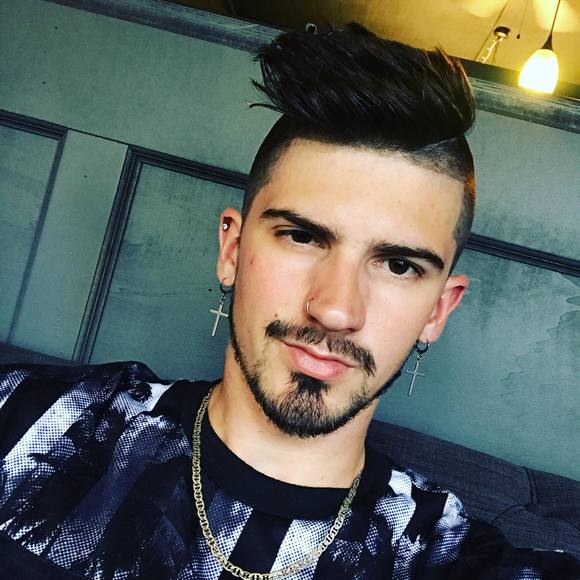 Profile Picture of Hunter Angarano (@hunta116) on Poshmark