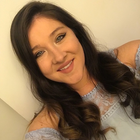 Profile Picture of Brittney Pearn (@bpearn05) on Poshmark