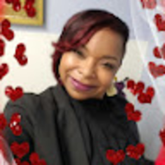 Profile Picture of Tabitha Hunt (@tnewbyhunt) on Poshmark