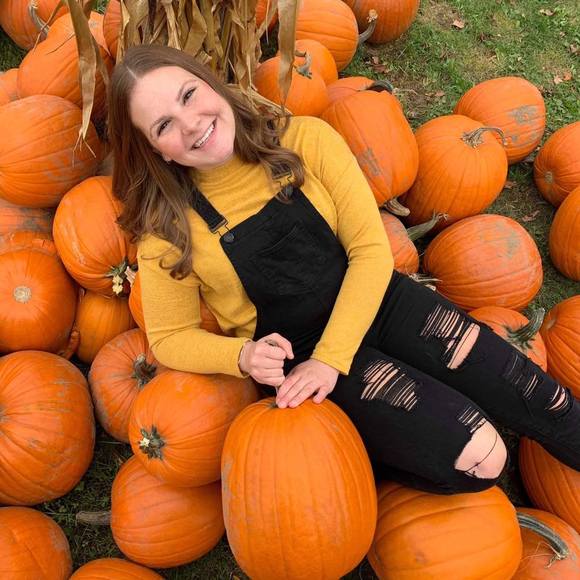 Profile Picture of Taylor Timianis (@ttimianis) on Poshmark