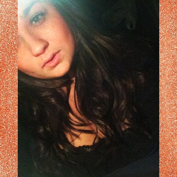 Profile Picture of Sarah Comerford (@sarahxx8120) on Poshmark