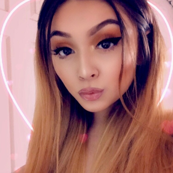 Profile Picture of Alexis Olguin (@alexissells218) on Poshmark