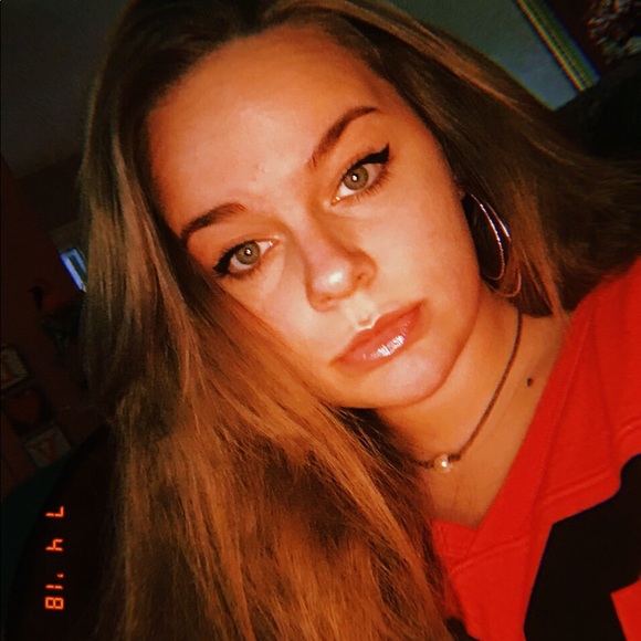 Amber Rasdall - Poshmark Profile Picture of Amber Rasdall (@arrasda) on Poshmark