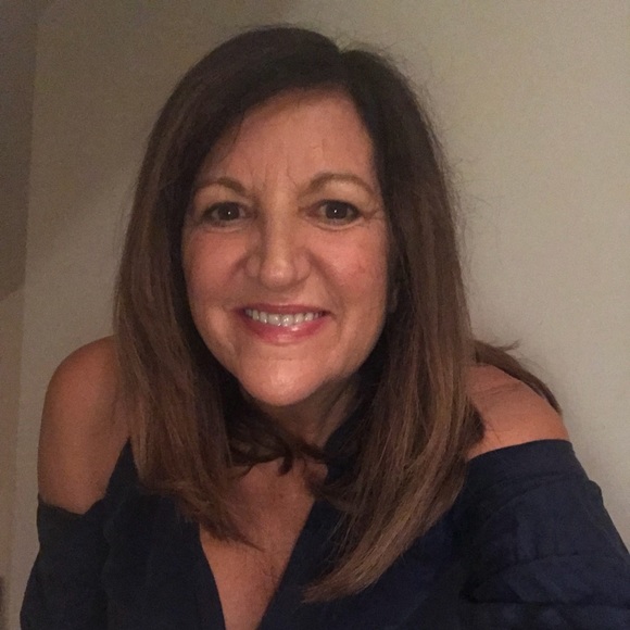 Profile Picture of Tori Murphy (@ferosh2oh) on Poshmark