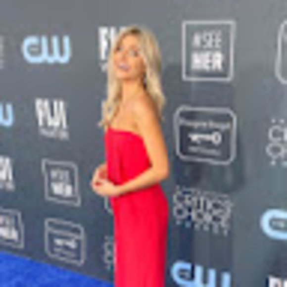 Profile Picture of Leah La rosa (@iamleahlarosa) on Poshmark