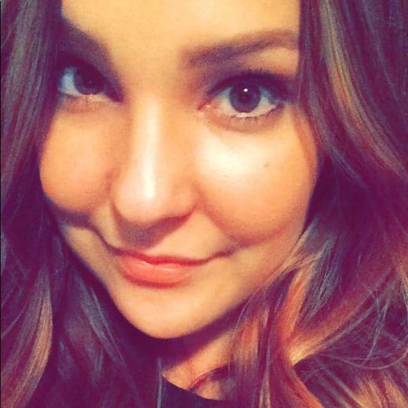 Profile Picture of Sarah Ballinger (@sarah_ballinger) on Poshmark