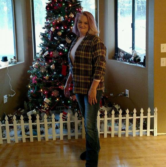 Profile Picture of Michelle Hanes (@michellehanes) on Poshmark