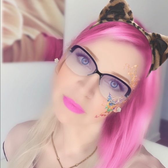 Profile Picture of Monica Leineweber (@monileine) on Poshmark