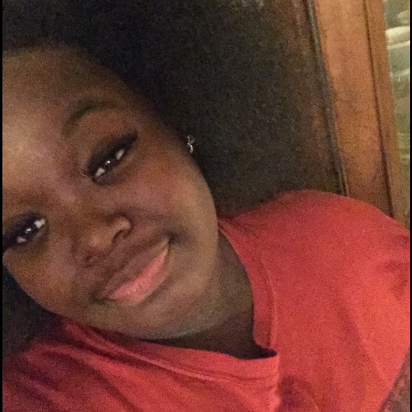 Profile Picture of Yolanda Thornton (@taturzzz) on Poshmark