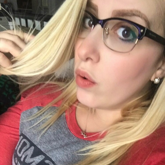 Profile Picture of Kaitlyn Dummitt (@thegoldwitch) on Poshmark