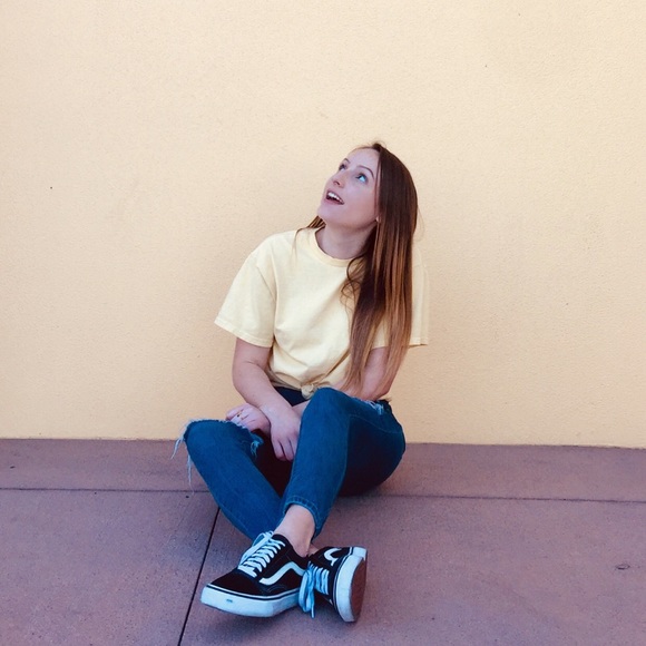 Profile Picture of Alexandria Bevil (@alexandria_327) on Poshmark