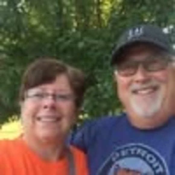 Profile Picture of Dianne Weiderman (@sweetthing4025) on Poshmark