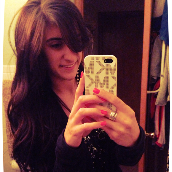 Profile Picture of Joanna Filippis (@joeyayy) on Poshmark