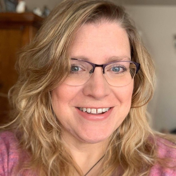 Profile Picture of Donna Stringer (@dj12640) on Poshmark