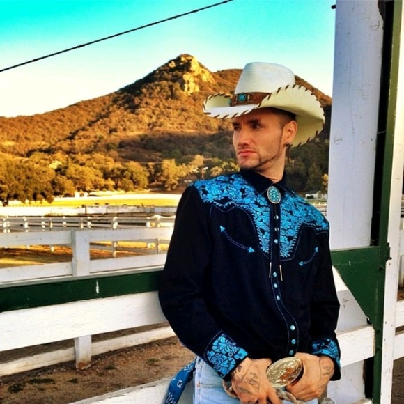 Profile Picture of Chris Mauroza (@mauroza123) on Poshmark