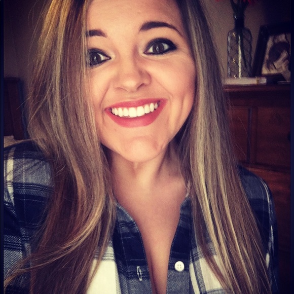 Profile Picture of Stephanie Thomas (@smsigman) on Poshmark