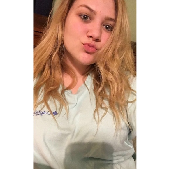 Profile Picture of Emma Steele (@em_steele01) on Poshmark