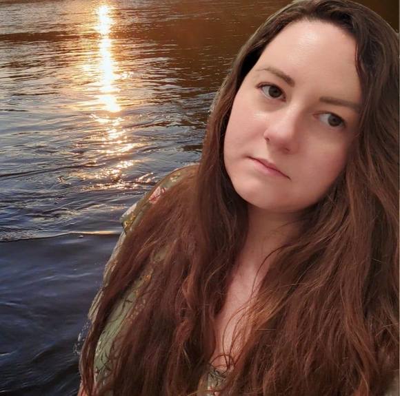 Profile Picture of Candace Luxton (@candylux) on Poshmark