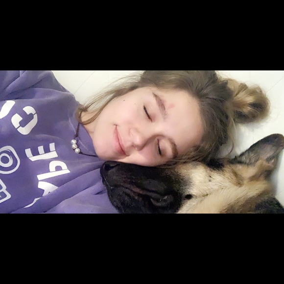 Taylor Wixson - Poshmark Profile Picture of Taylor Wixson (@taylorvivian) on Poshmark