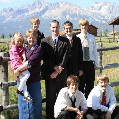 Profile Picture of Stacie Wheeler (@ShrubsForSale) on Twitter