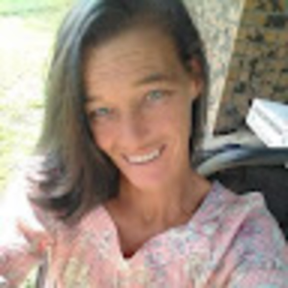 Profile Picture of Amanda Simms (@mananrye) on Poshmark
