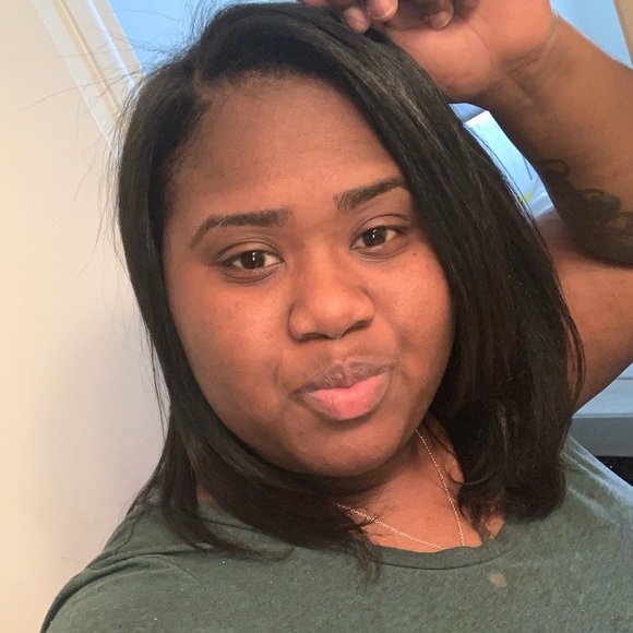 Profile Picture of Shardae Causey (@shardaecausey) on Poshmark