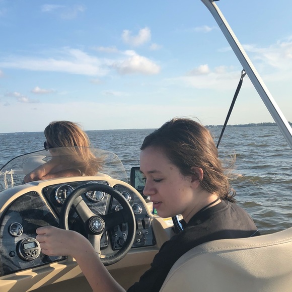 Profile Picture of Olivia Kaniecki (@oliviakaniecki) on Poshmark