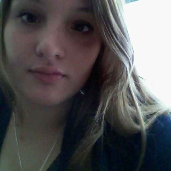 Profile Picture of Destiny Owings (@destinyrwings) on Poshmark