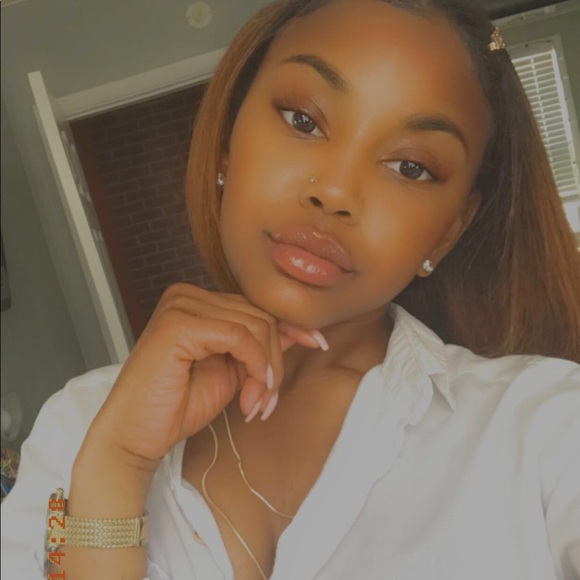 Profile Picture of Sabria Upshaw (@prettypenny910) on Poshmark