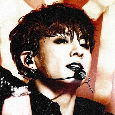 Profile Picture of 𝐀𝐀𝐑𝐎𝐍 𝕭𝐄𝐂𝐊𝐄𝐓𝐓 (@xyfckz) on Twitter