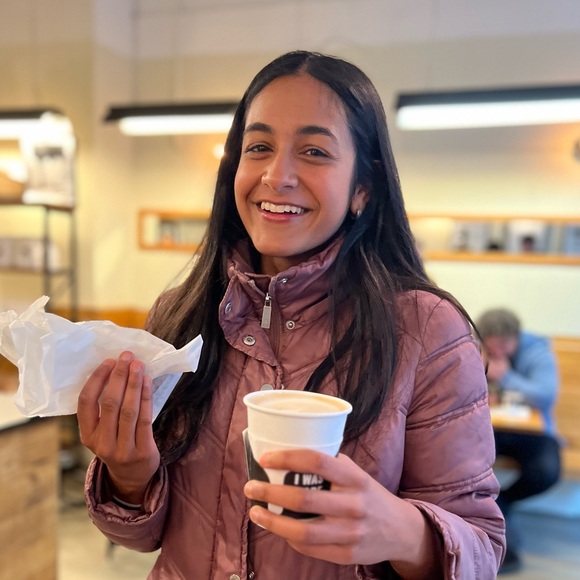 Profile Picture of Aneri Sheth (@anerisheth1) on Poshmark