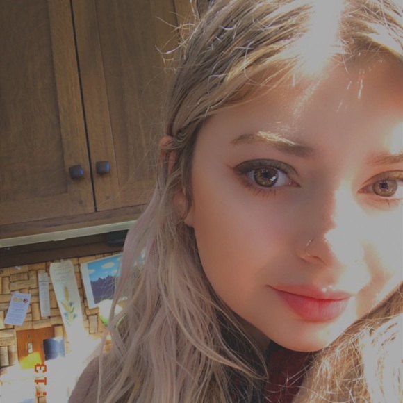 Profile Picture of Eva Matusow (@evamatusow22) on Poshmark