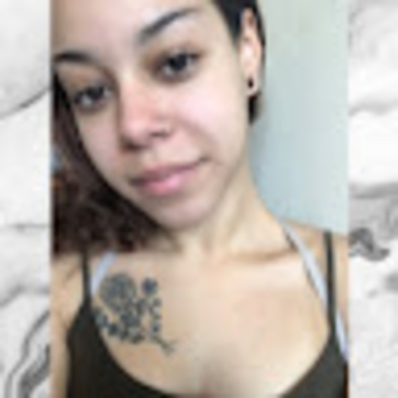 Profile Picture of Taylor Cromwell (@taylorcrom07) on Poshmark