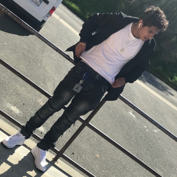 Profile Picture of Andreas Smith (@thatboiiandreas) on Poshmark