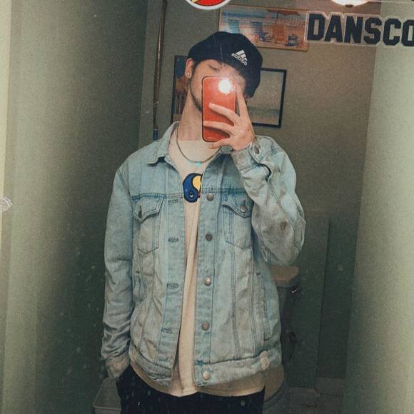 Profile Picture of Joey Marx (@jmarx03) on Poshmark