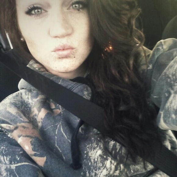 Profile Picture of Chelsea Kinter (@chelseakinter) on Poshmark