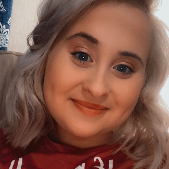 Profile Picture of Adrianna Bradley (@adriannabrad484) on Poshmark