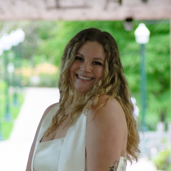 Profile Picture of Isabella Campillo (@icampillo702) on Poshmark