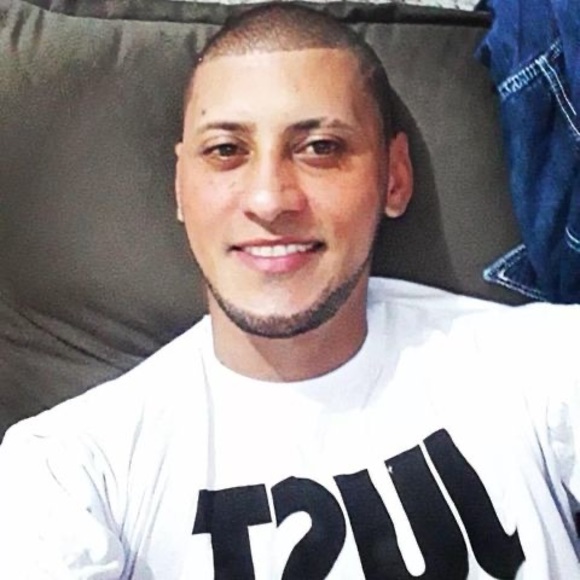 Profile Picture of Felipe Souza (@felipeduim2) on Poshmark