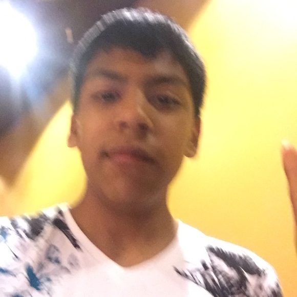 Profile Picture of Ariel Rojas (@ar0_) on Poshmark