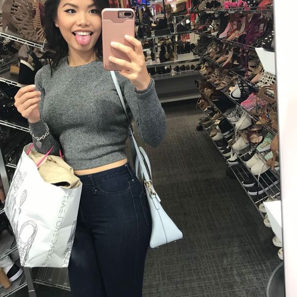 Profile Picture of Angel Lin (@angeelx3333) on Poshmark