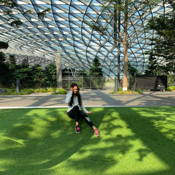 Profile Picture of Raina Jagodaarachchi (@rainaj2001) on Poshmark