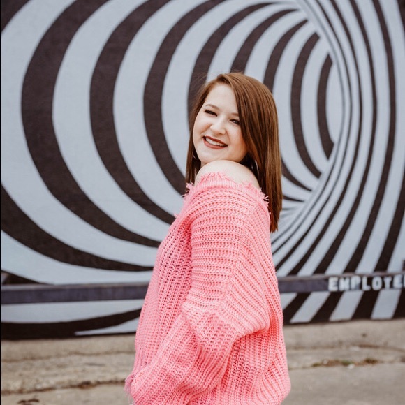 Profile Picture of Miranda Hall (@mirandahall13) on Poshmark